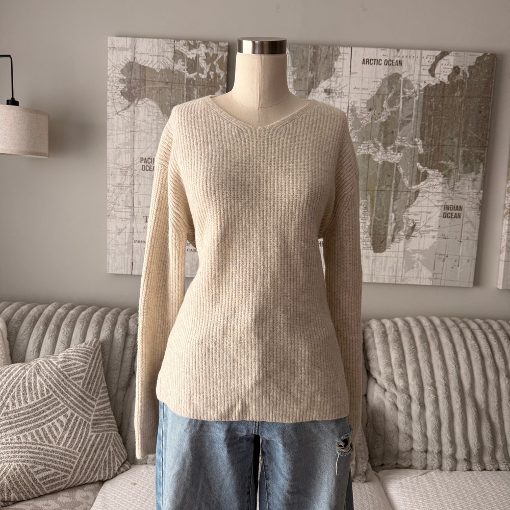 Uniqlo Womens Ribbed V-Neck Wool Blend Sweater Cream Oatmeal 251-428869 Size‎ M
